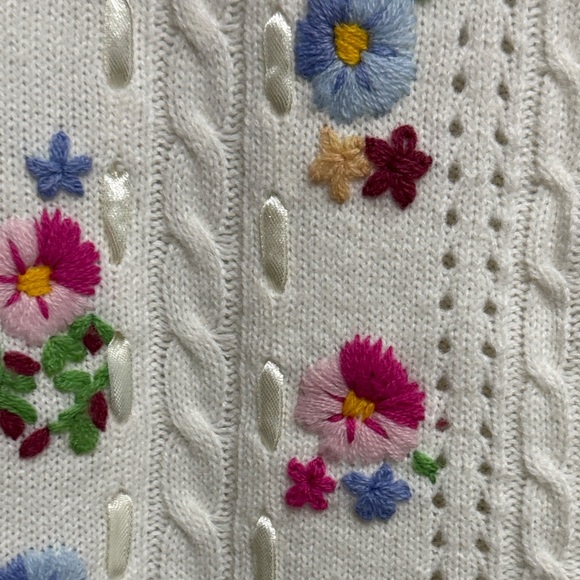 Vintage Adrian Delafield Floral Embroidered Knit Vest SZ M 1990’s Great Cond. - Picture 6 of 9